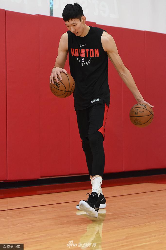 周琦日常训练 主抓力量体能