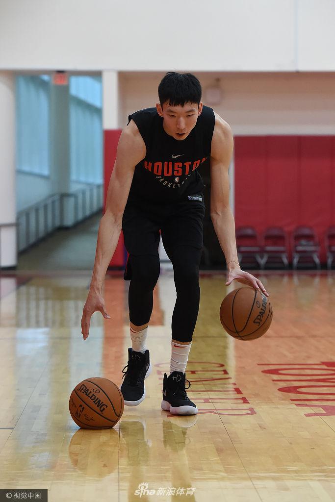 周琦日常训练 主抓力量体能