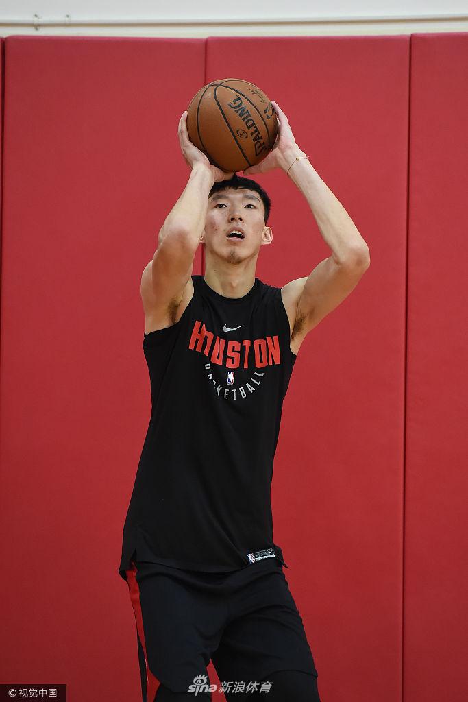 周琦日常训练 主抓力量体能