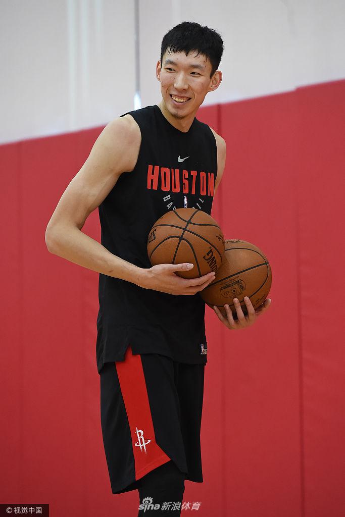 周琦日常训练 主抓力量体能