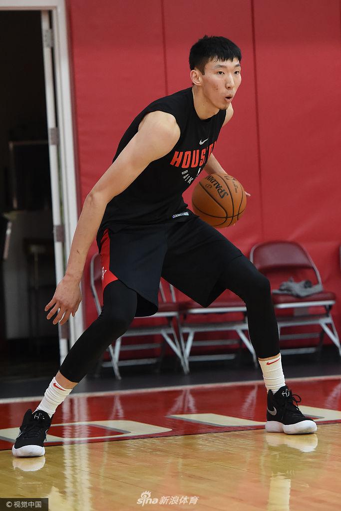 周琦日常训练 主抓力量体能