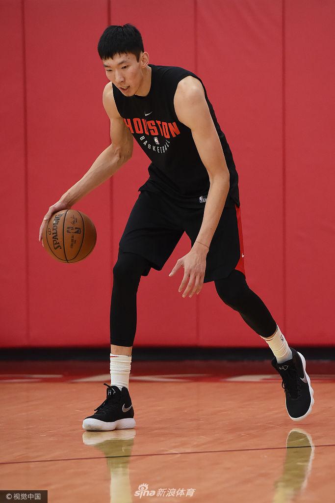 周琦日常训练 主抓力量体能