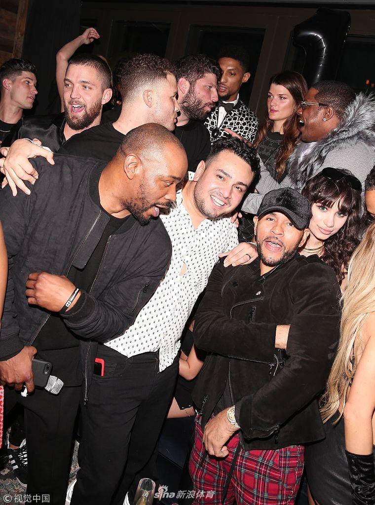 格里芬与高富帅聚会 辣妹云集不见詹娜