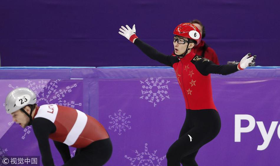 武大靖被判犯规图片