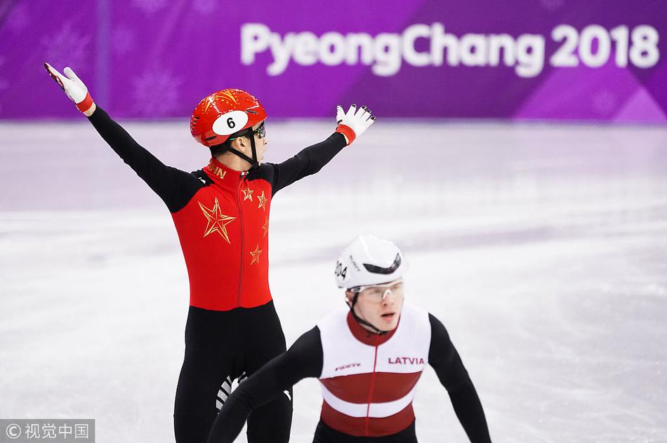 武大靖被判犯规图片