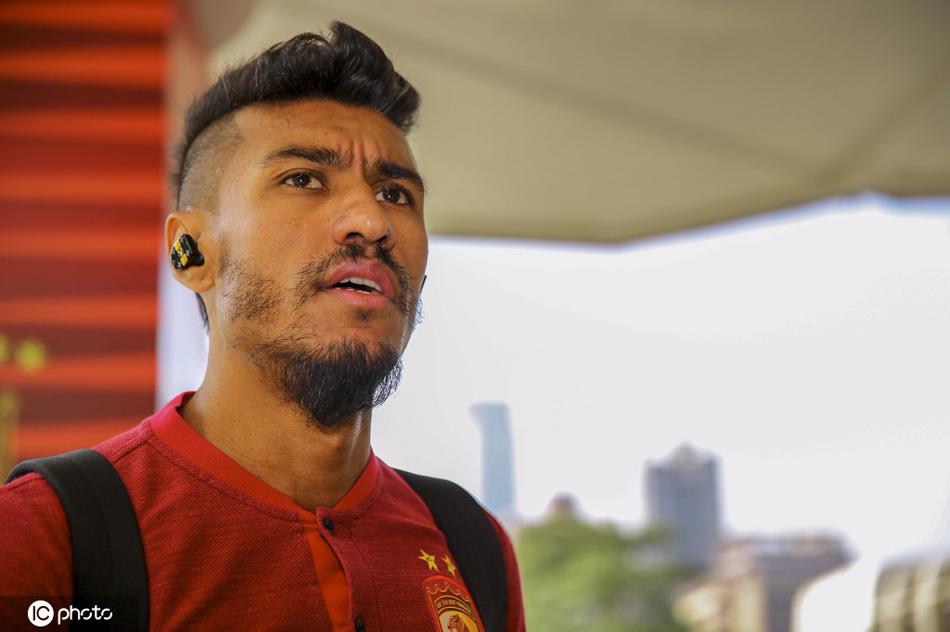 欧冠疯狂夜：共诞生43粒进球，出现5张红牌