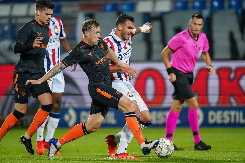 终场哨响后，流浪者球员们肩并肩围成一圈，在空旷的球场中圈肆意庆祝。灯光将他们的影子拉得很长，而远处电子记分牌上血红的0:4比分，如同烙印一般深深刻在了这座球场的历史记忆中，记录着主队最灰暗的一个欧战之夜。