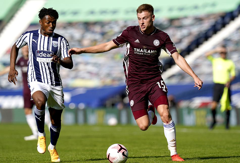 当足球第三次飞入网窝，瓦尔迪激情滑跪，与飞奔而来的队友们在球迷的欢呼声中定格成一幅属于胜利者的蓝色画卷。