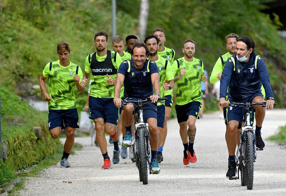 新援与旧将融为一体，在一次分组对抗结束后，阿切尔比拍打着队友的肩膀，这一刻的团结，比任何战术都珍贵。