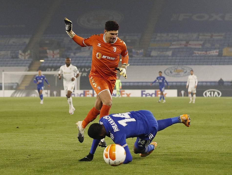 伊希纳乔在布拉加防守球员的包围中抢先捅射破门，足球应声入网，他身后的门将扑救不及，只能目送皮球入网。