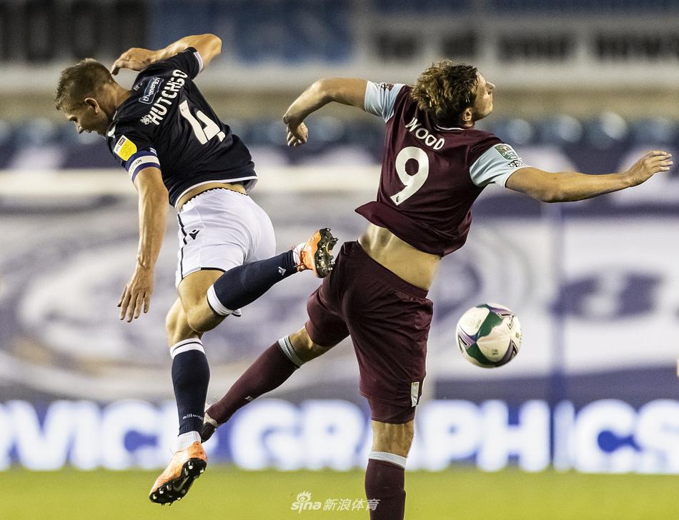 伯恩利前锋马泰·维德拉在伤停补时阶段单刀推射破门瞬间，他冷静低射远角，彻底杀死比赛悬念，队友克里斯·伍德在身后目睹庆祝。