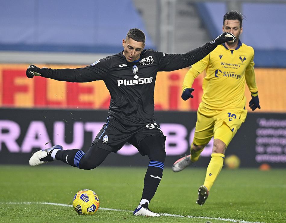 葡萄牙老将米格尔·维洛索主罚点球瞬间，他表情坚毅，左脚抽射出一记势大力沉的半高球，皮球如出膛炮弹般直窜球门右上角，亚特兰大门将戈利尼虽奋力扑救却鞭长莫及。