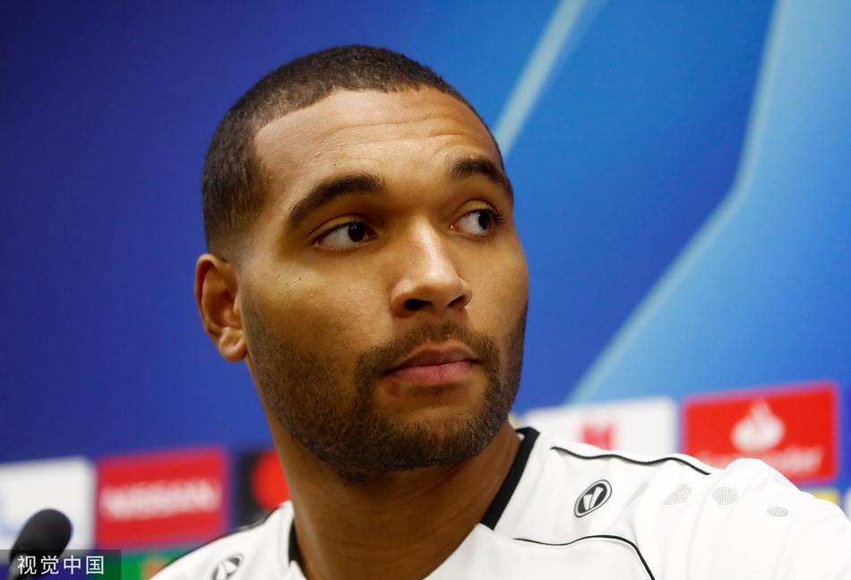 训练课上，年轻的德国核心哈弗茨面带微笑轻松慢跑，似乎想用自己标志性的阳光驱散莫斯科上空的阴霾，为球队注入一丝活力。