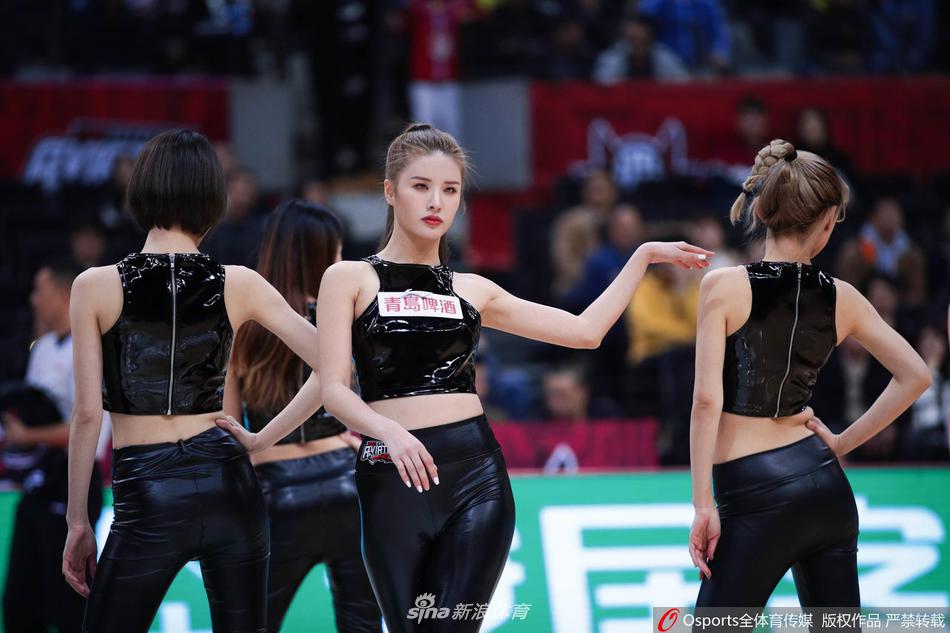 伴随着音乐的鼓点，宝贝们高高跃起，飞扬的发丝和舒展的身姿定格在空中，这一刻她们仿佛是赛场上灵动的音符，奏响了力与美的乐章。