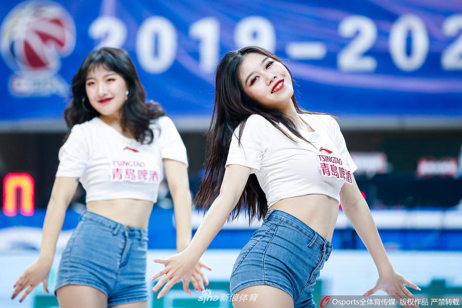 伴随着劲爆的鼓点，篮球宝贝们奋力跃起，马尾辫在空中划出优美的弧线，她们用充满力量感的舞姿诠释着篮球运动的激情与活力。