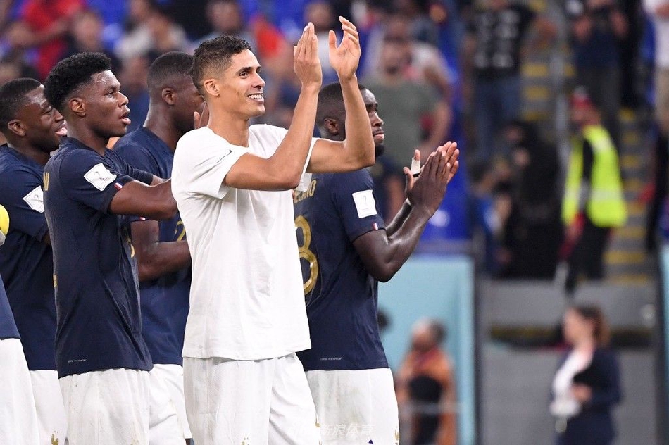 卡塔尔世界杯决赛后，瓦拉内眼含热泪神情疲惫，尽显心力交瘁