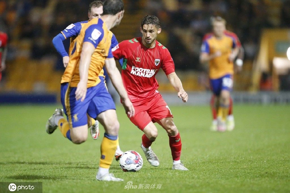 曼斯菲尔德城中场核心一记手术刀般的直塞球穿透整条防线，助攻队友形成单刀，尽显大师风范。