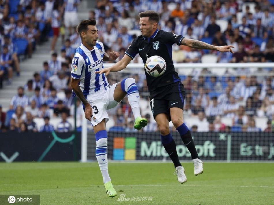 替补奇兵萨迪克高高跃起，以一记势不可挡的头槌攻破马竞球门，为主队扳平比分。