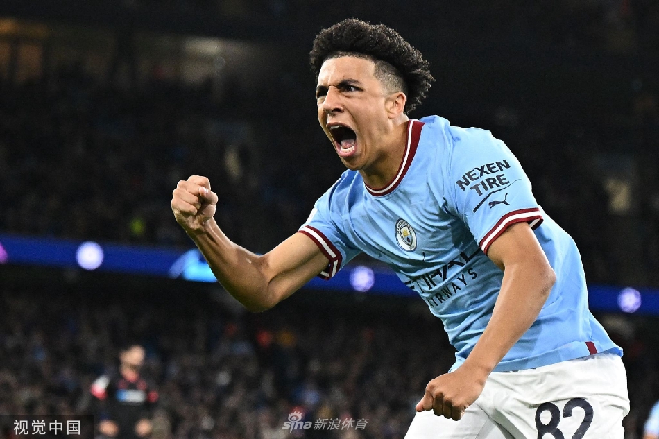 伊斯科开出精准角球，拉法·米尔在曼城禁区力压防守球员，以一记势大力沉的头球攻破城门，客队塞维利亚在伊蒂哈德球场率先庆祝进球。