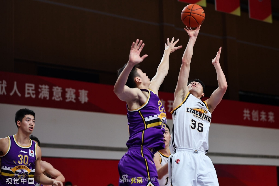 赵继伟眼观六路巧妙送出击地妙传，张镇麟心领神会顺势空切，两人之间的默契在这一刻完美展现