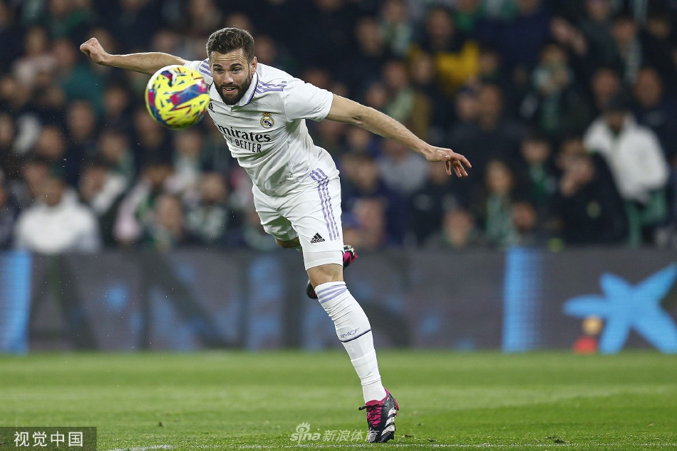 比赛结束后，双方球员相互致意，贝蒂斯球员脸上带着满足，皇马将士则难掩失落。