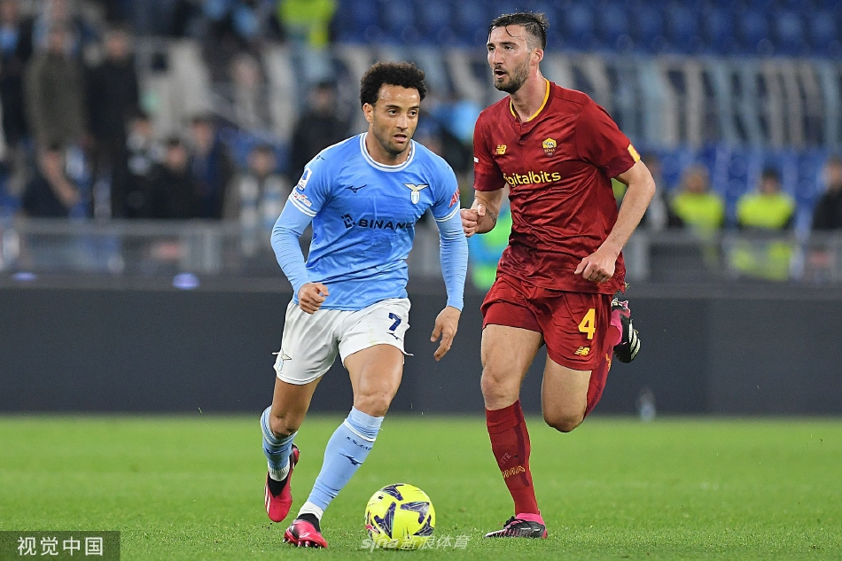 比赛结束后，拉齐奥全队手挽手走向死忠球迷看台，共同高举手臂，与天蓝色海洋般的球迷一起，高唱胜利的歌曲。