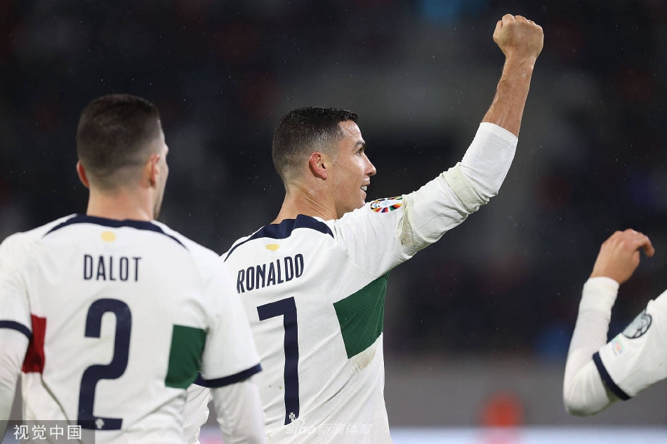 伯纳多·席尔瓦腾空而起，以一记精准有力的头槌将球砸入网窝，扩大比分。