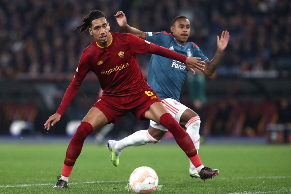 加时赛中，斯蒂芬·埃尔·沙拉维攻入反超进球后与队友疯狂相拥庆祝