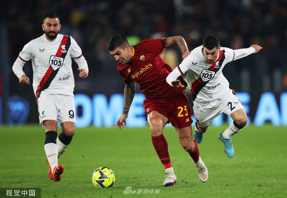 罗马门将帕特里西奥飞身跃起，单掌将热那亚一次极具威胁的射门托出横梁