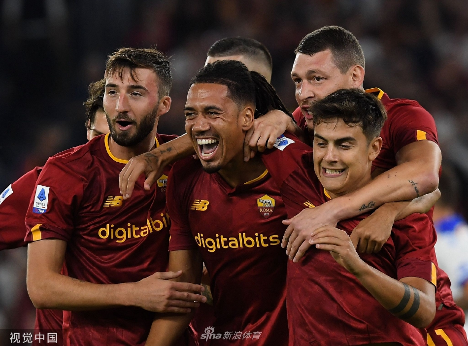 迪巴拉主罚点球命中后，脸上没有过多的狂喜，反而因大腿肌肉的拉伤而流露出痛苦与遗憾交织的复杂神情。