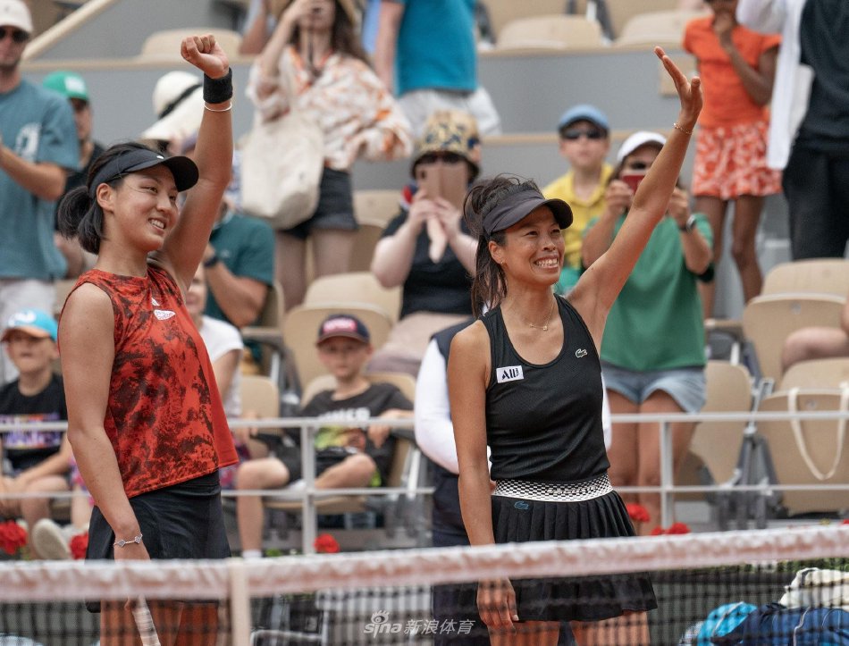 王欣瑜谢淑薇决赛成功逆转 获2023法网女双冠军