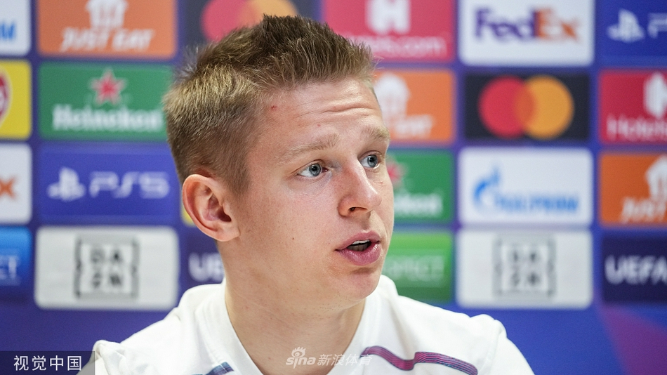 训练场上，多名曼城球员同步进行变速跑动，身姿矫健，步点整齐划一，如同精密的瑞士钟表，无声地宣告着球队充沛的体能储备。