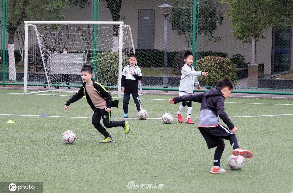 爭議！斯普利特甩鍋球員，承諾重用小楊，卻迷信12中1鐵王棄用他