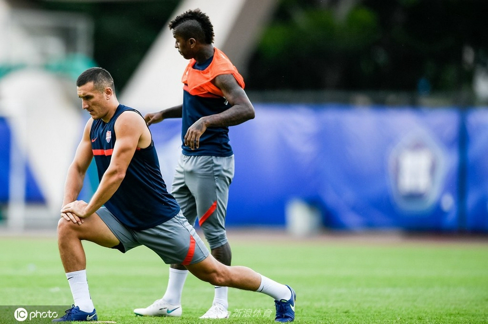 徐阳：对邵佳一第一印象是左脚非常出色 他的融合和沟通能力强