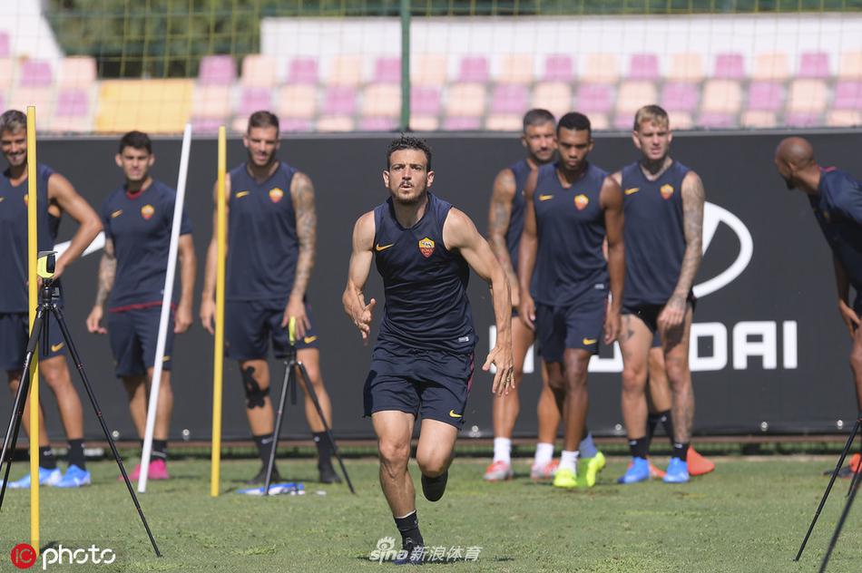 迪弗朗西斯科紧咬牙关，在体能教练的带领下完成冲刺，他狰狞的面孔下是积蓄了整个夏天的能量，渴望在新赛季证明自己。