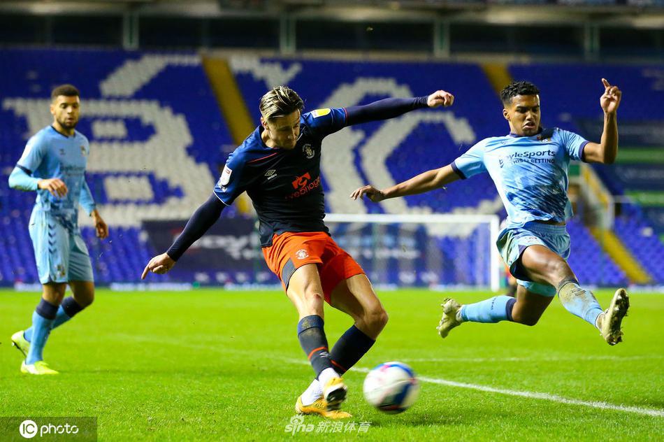 鄧弗里斯:歐冠比賽中真正的國米回來了,我們擁有25名強大的球員