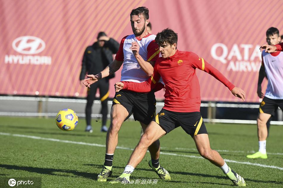 狼王领衔抢圈游戏，罗马训练场笑声不断，哲科与队友在抢圈对抗中展现默契