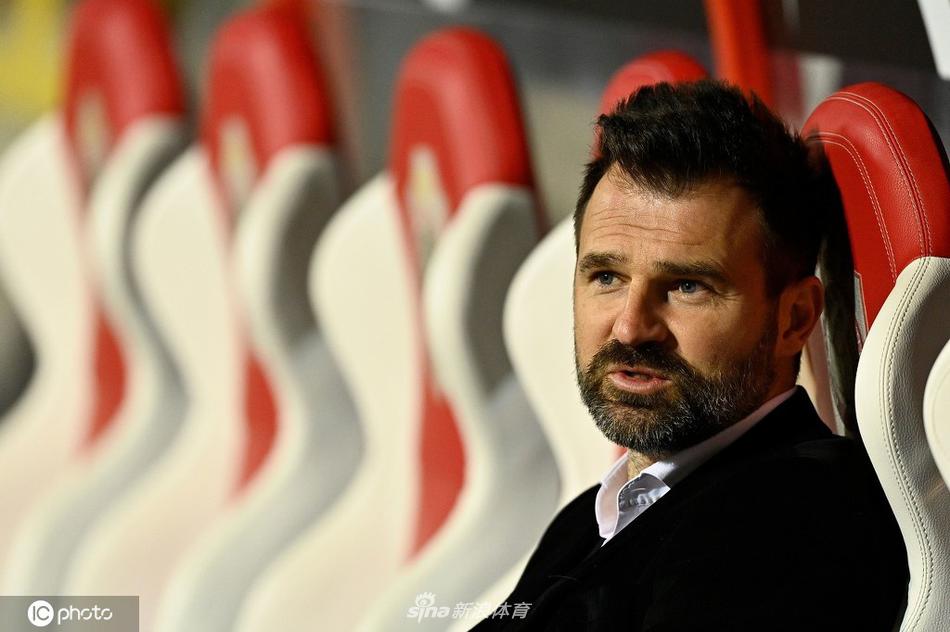 狠人！福登庆祝时“裸绞”谢尔基