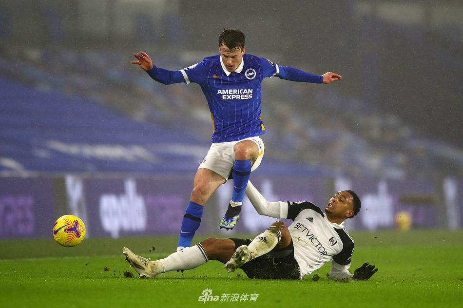 布莱顿中后卫邓克在禁区内高高跃起，他的额头狠狠砸向皮球，身后的富勒姆防守球员只能望球兴叹，这次势大力沉的头球攻门直奔球门而去，但最终依旧无法穿透客队的铁血防线。