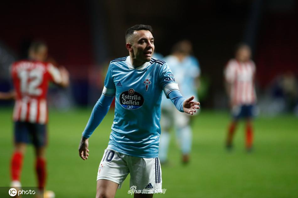 法昆多·费雷拉在伤停补时阶段铲射绝平，整个塞尔塔替补席陷入疯狂，球员们冲入场内庆祝这来之不易的一分。