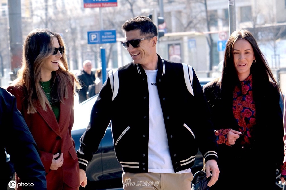 攔不住了!里薩謝接突分底角三分再中,個人第二節連得10分