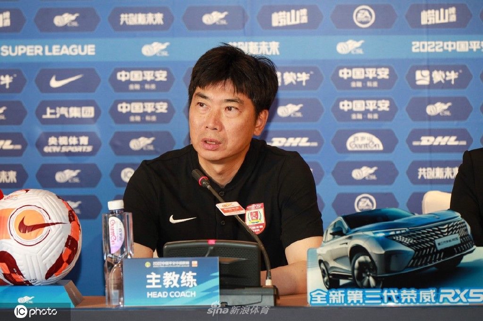 遭世界第1横扫！21岁高芙气炸了：球拍敲头+怒砸球拍 0