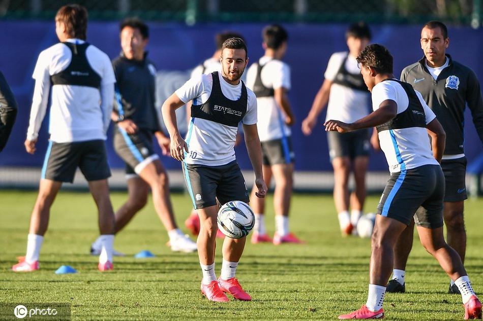 力拔山兮！安芬尼·西蒙斯遭包夾送妙傳 科塔單臂隔扣力道十足