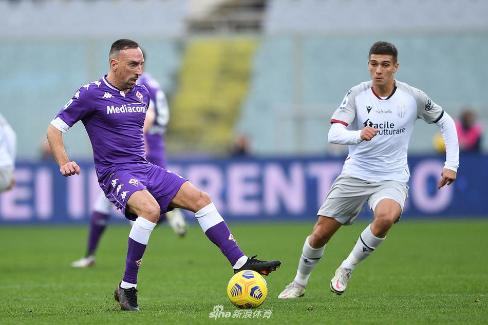 ??末節被按在替補席!隊記:恩比德賽后拒絕接受記者采訪