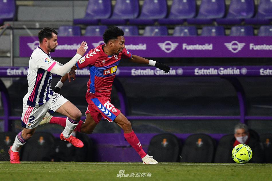 下半场替补登场的米歇尔成为球队英雄，他在禁区弧顶接到队友回传，一脚贴地斩洞穿埃尔切球门，为巴拉多利德吹响了反击的号角。