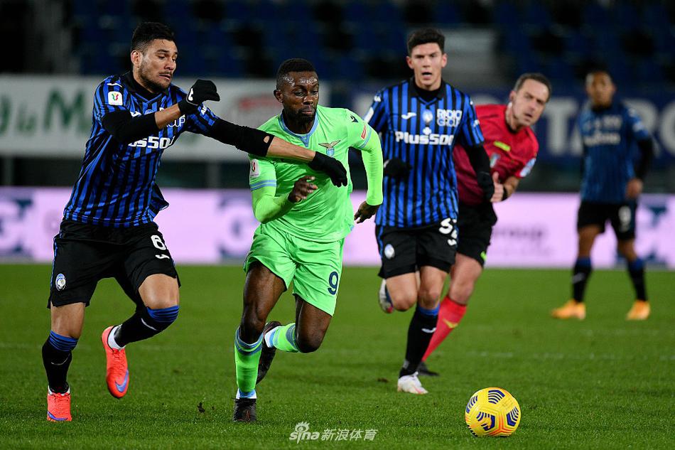 科索沃锋霸穆里奇在禁区之内展现出惊人的弹跳力，他高高跃起，犹如泰山压顶一般将阿切尔比送出的传中狠狠砸入网窝，打入了个人加盟拉齐奥后的处子球，点燃了客队球迷的热情。