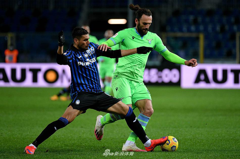 俄罗斯中场米兰丘克成为了贝尔加莫的英雄，他在反击中接到罗梅罗的横传，面对出击的门将冷静挑射，皮球划出一道美妙的弧线飞入球门，这一刻，整个蓝色竞技球场为之疯狂，十人作战的亚特兰大再次领先！