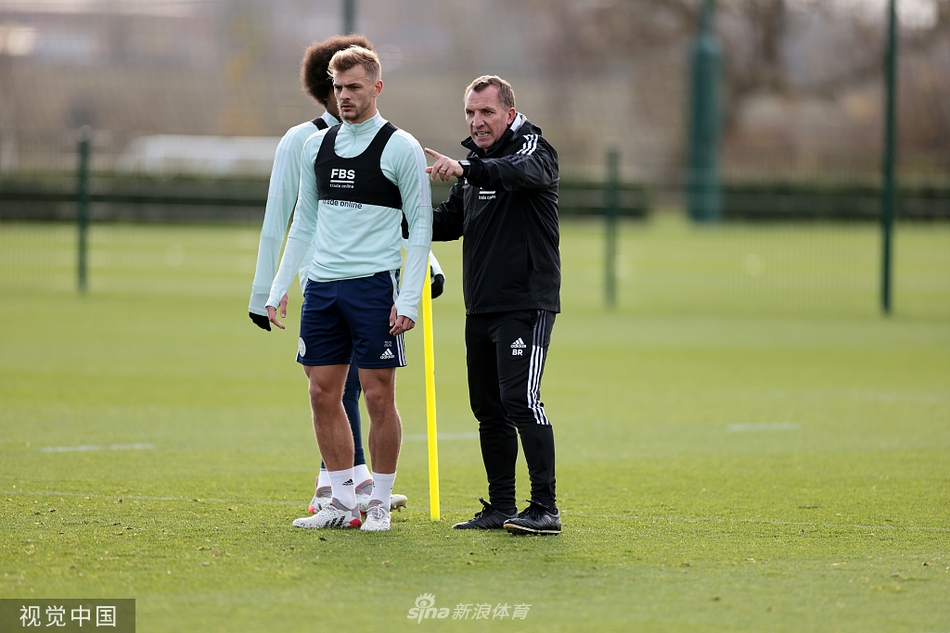 莱斯特城主帅布伦丹·罗杰斯在赛前发布会上神情专注，目光如炬，向媒体阐述着对阵切尔西的战术思想与球队的备战情况