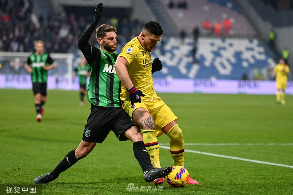 博洛尼亚前锋费德里科·圣坦德在比赛最后时刻门前冷静推射破门，彻底锁定胜局