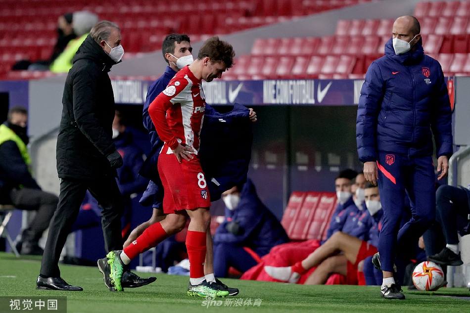 马竞全队赛后围成一圈相互鼓舞，展现出了床单军团强大的团队凝聚力与战斗精神。